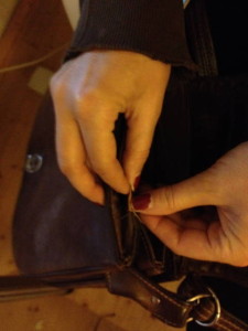 Handtasche Hand