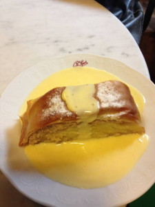 Apfelstrudel mit Vanillesosse 1