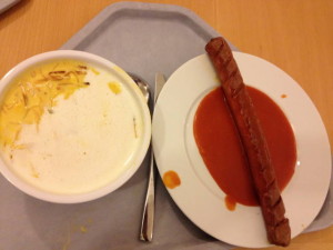 Currywurst mit Suppe